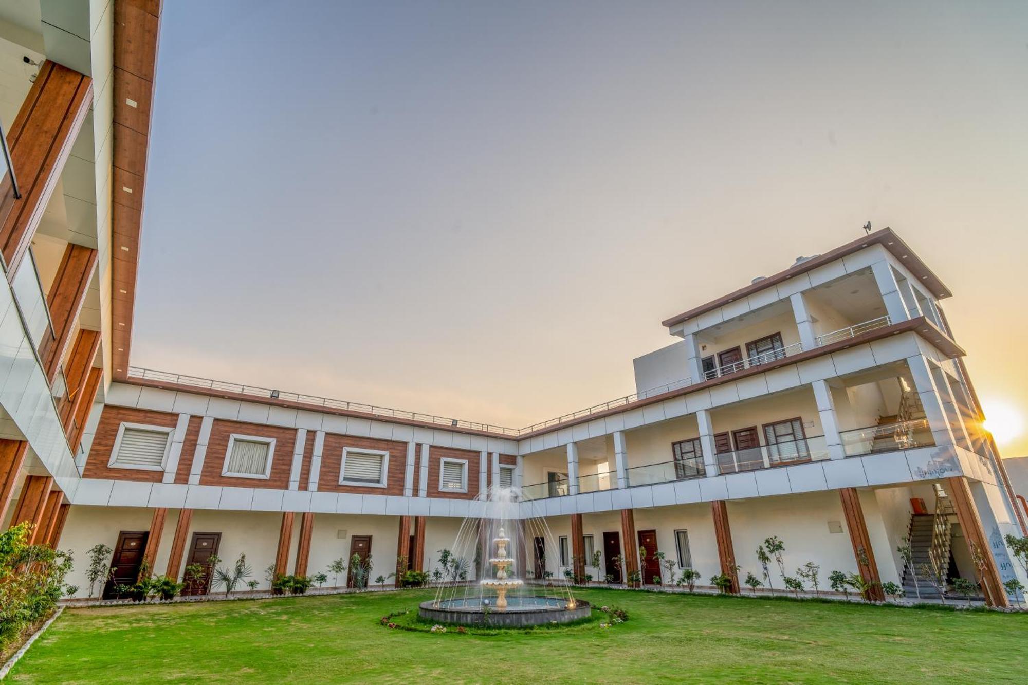 Royal Delight Resort Madina Exterior foto